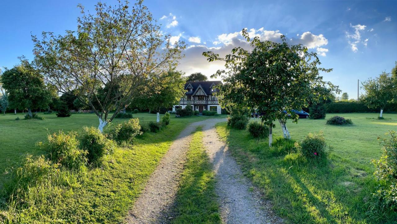 Manoir Melphil Bed and Breakfast Saint-Étienne-la-Thillaye Buitenkant foto